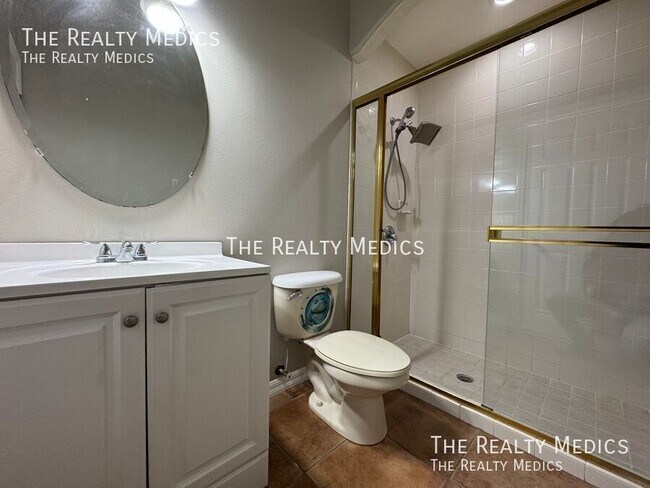 Building Photo - 2521 Roat Dr