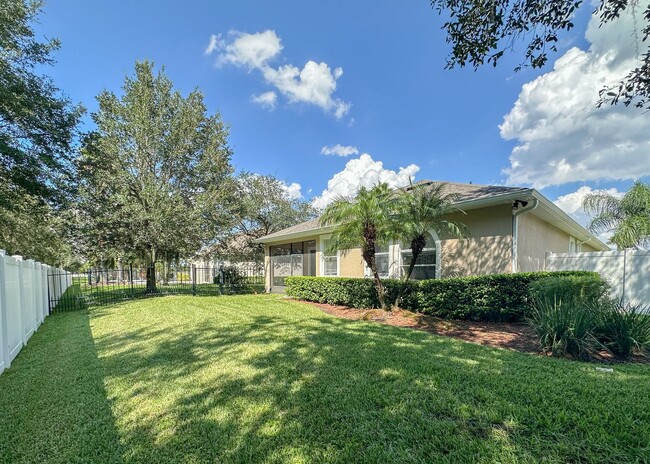 Building Photo - Furnished Rental in Golf Cart District!