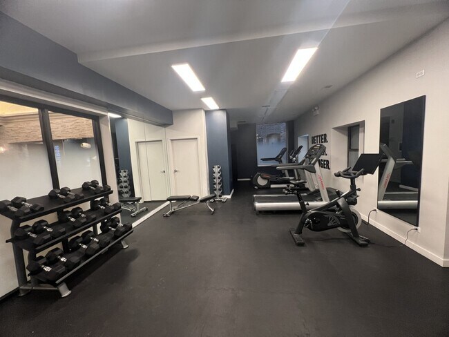 Building Photo - 426 W Belmont Ave