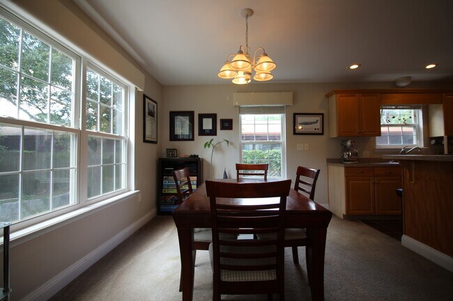 Building Photo - Spacious 3 Bedroom Home in Fort Walton Beach