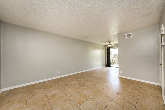 Building Photo - 2 Bedroom Apt. in Prime Location - Newly R...