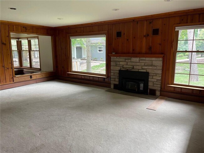 Building Photo - 330 Central Ave S