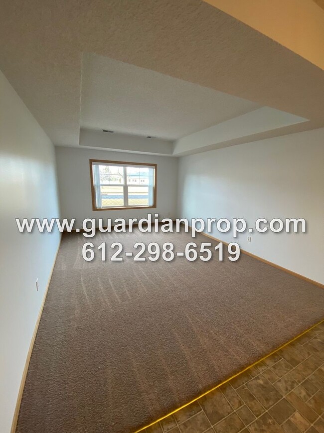 Building Photo - Huge End Unit Townhouse for November 1, Op...