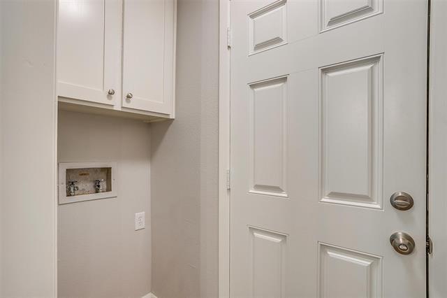 Building Photo - 144 NW Suzanne Terrace