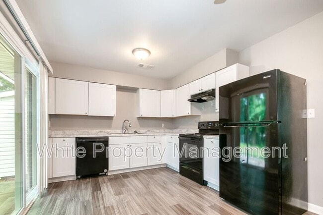 Building Photo - 600 Camrose Dr