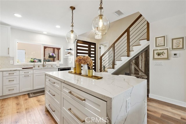 Building Photo - 2425 Vista Hogar