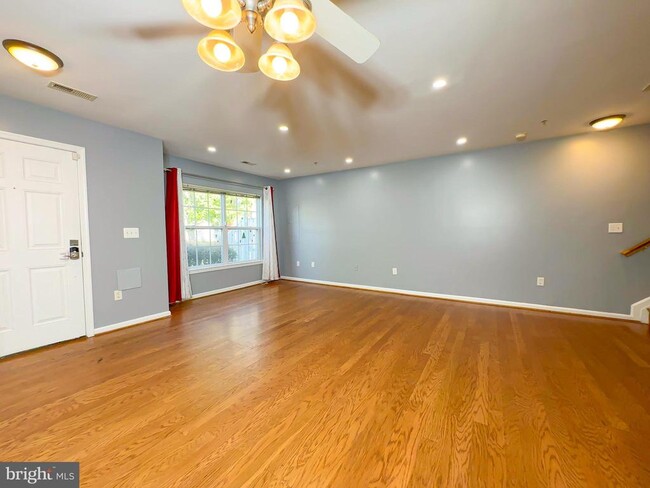 Building Photo - 1632 Briarview Ct