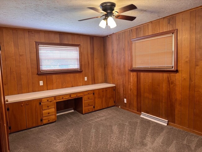 Building Photo - 2 BED, 2 BATH BRICK HOME LOCATED IN ASHEBORO!