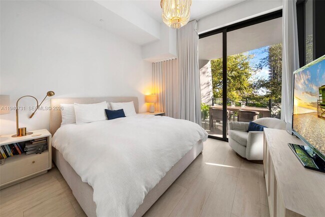 Building Photo - 2831 S Bayshore Dr