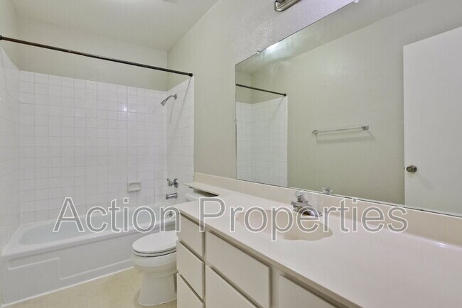 Building Photo - 49 Showers Dr