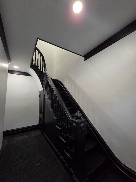 Building Photo - 840 2nd St