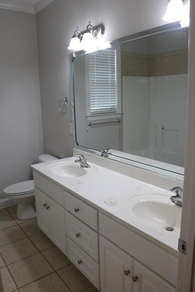 Building Photo - Evans Home * Millshaven Subdivision * Main Floor Primary
