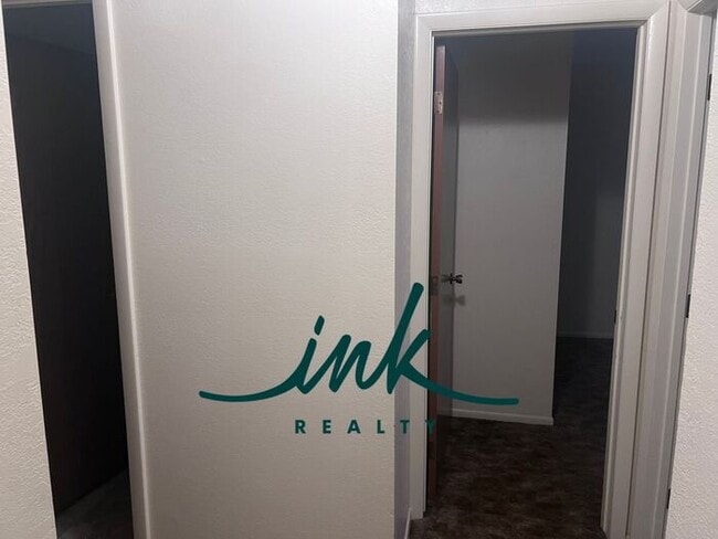 Building Photo - Lovely Gardnerville Townhome