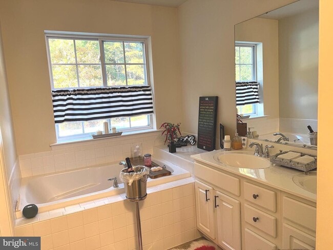 Building Photo - 45735 Bethfield Way