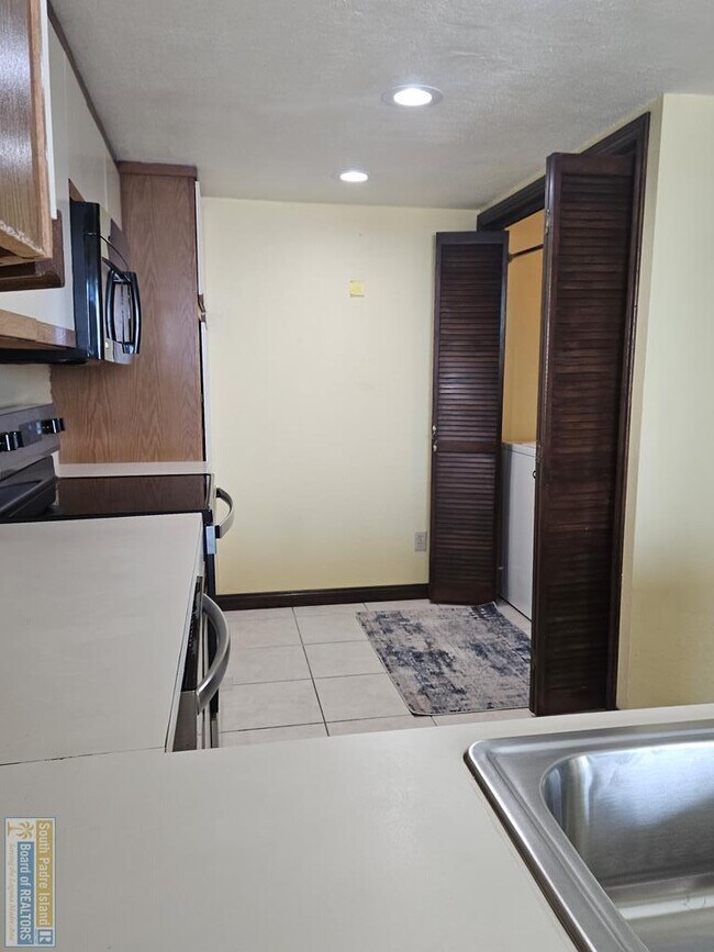 Building Photo - 1336 Harbor Island Dr