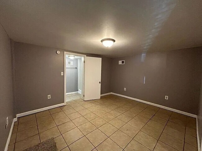 Building Photo - Beautiful 3 bedroom 2 bath home with views!