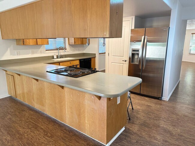Building Photo - 3 Bedroom 2 Bath Hillsboro Home!