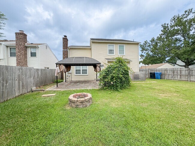 Building Photo - 3901 Quartz Ln