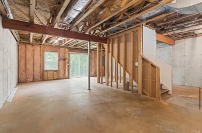 Building Photo - 3 Bedroom 2 Full Bath townhome in a Cul-de...