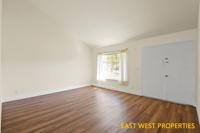 Building Photo - 5012 Greencap Ave
