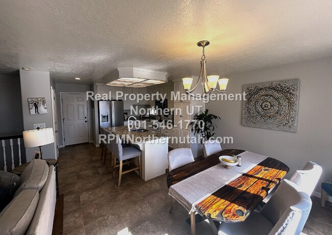 Building Photo - Large 5 bedroom home coming available in Layton