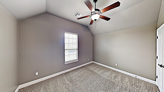 Building Photo - 4 Bedroom in Deer Creek Schools - Neighborhood Pool