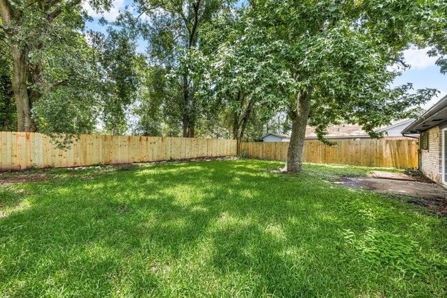 Building Photo - 5618 Briarwick Ln