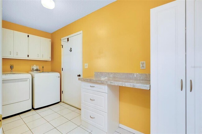 Building Photo - 49 Sandstone Cir