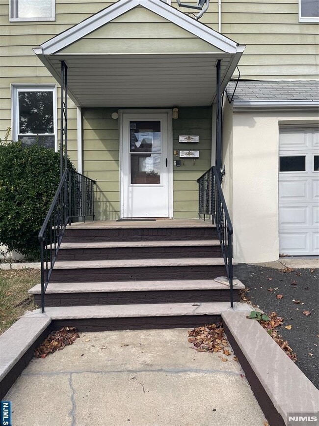 Building Photo - 508 2nd St