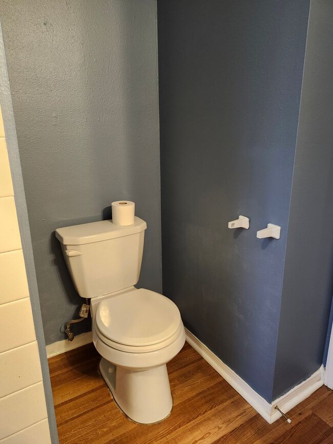 Building Photo - 900-902 West 16th St.