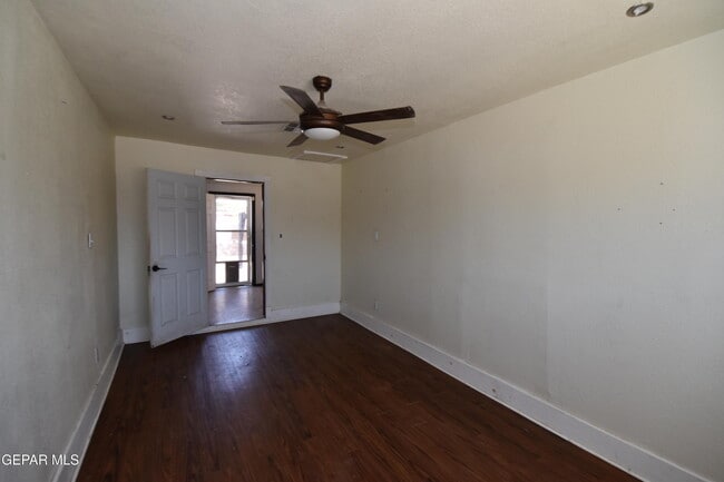 Building Photo - 304 Maricela Dr