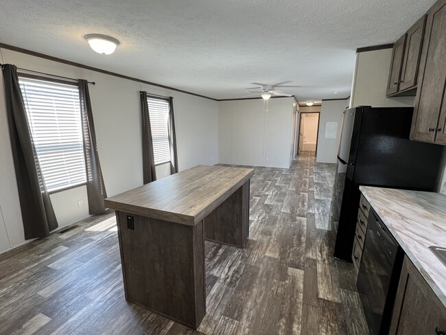 Building Photo - 38140 Ducharme Dr