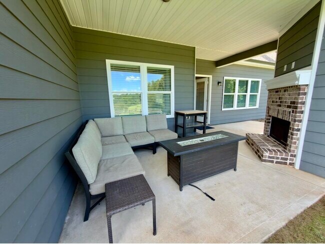 Building Photo - 121 Alexander Lakes Dr