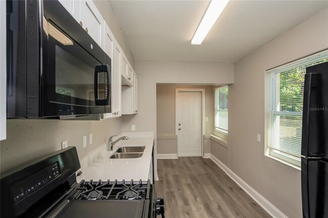 Building Photo - 2227 17th Ave S