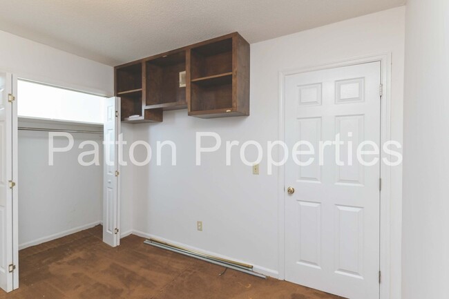 Building Photo - Barony Home