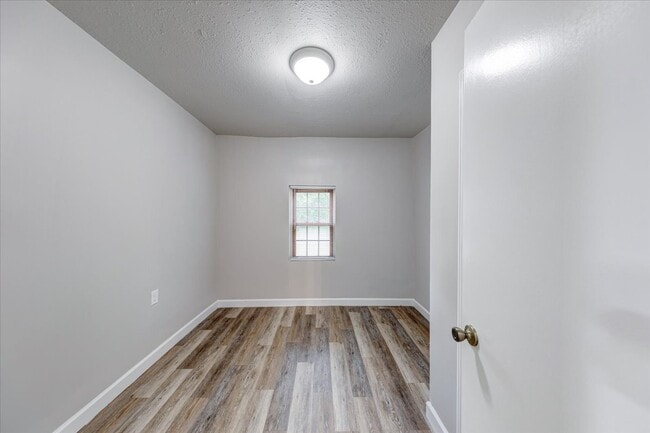 Building Photo - 1565 Martin St