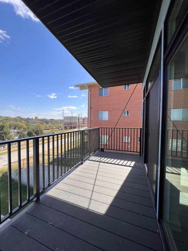 Building Photo - Luxury Living In Midtown near UNMC - 2bed 3bath + Garage