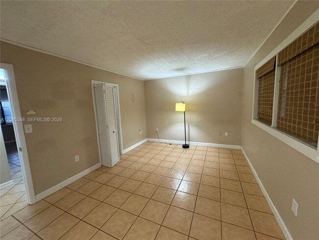 Building Photo - 10865 SW 112th Ave