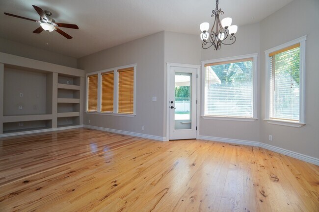 Building Photo - 2511 W Teano Dr