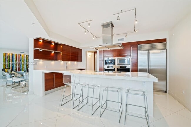Building Photo - 18201 Collins Ave