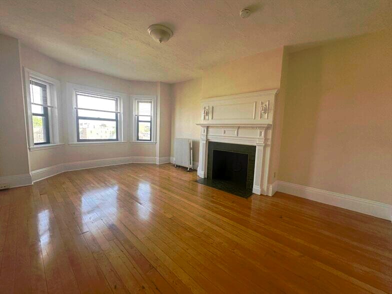 Primary Photo - 1234 Commonwealth Ave