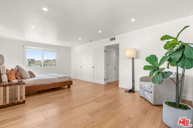 Building Photo - 29 Lighthouse St