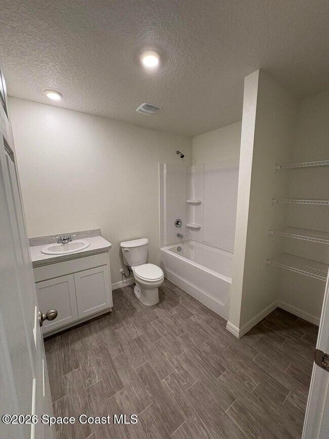 Building Photo - 1109 Altamira St NW