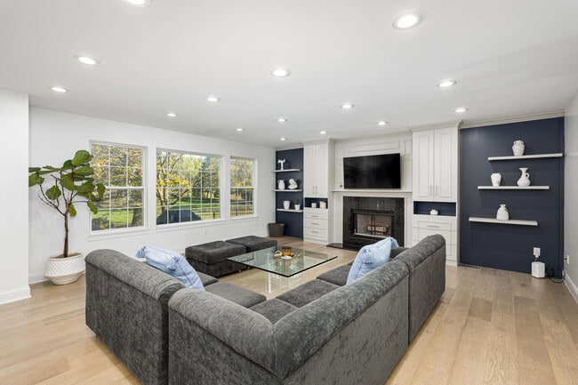 Building Photo - 4025 Rolling Meadow Ln