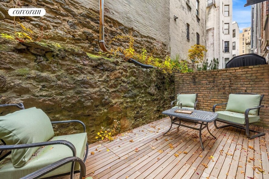 Building Photo - 105 Manhattan Ave