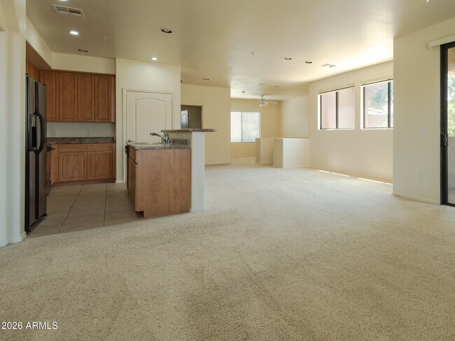 Building Photo - 705 W Queen Creek Rd