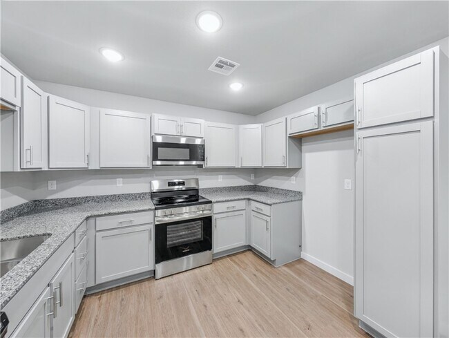 Building Photo - 6505 NW Altus St