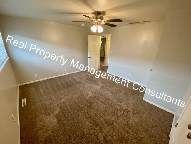 Building Photo - Westport Sept Move In Special!