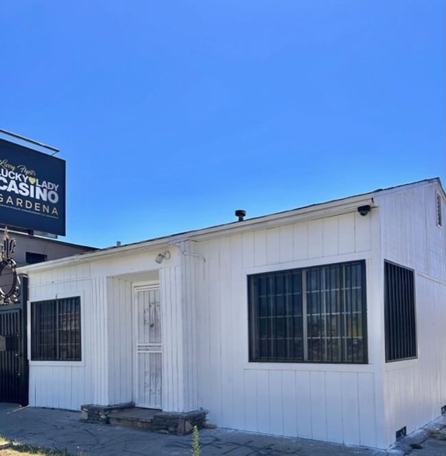 Building Photo - 6551 S Vermont Ave