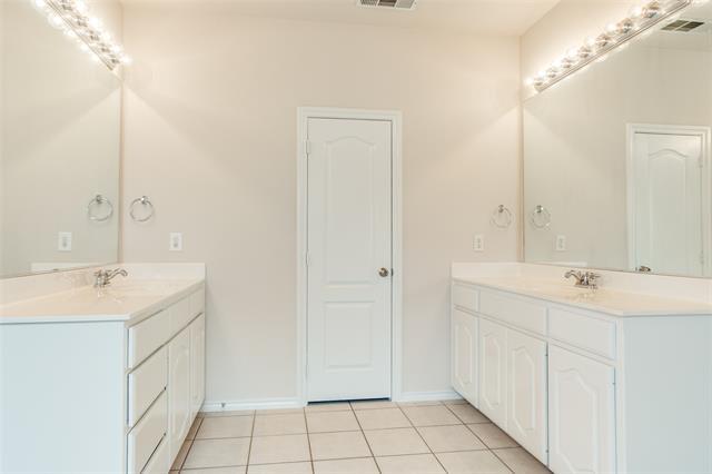 Building Photo - 2625 Alpena Dr